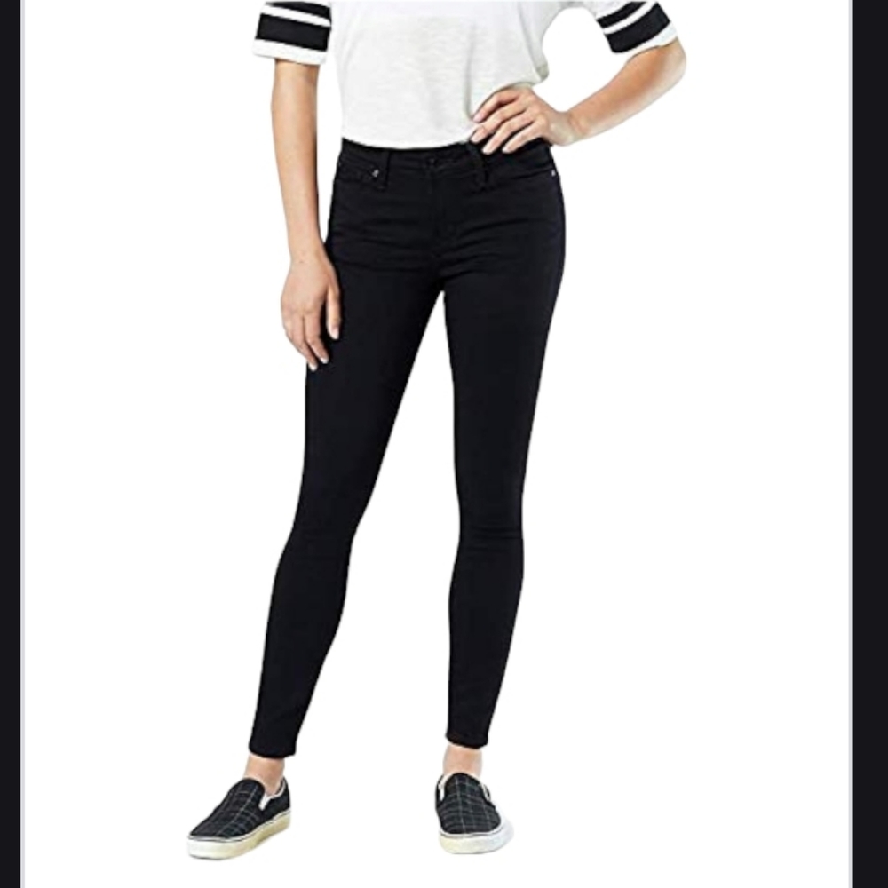 LEVI’S SIGNATURE GOLD | Black Mid-Rise Skinny Jeans